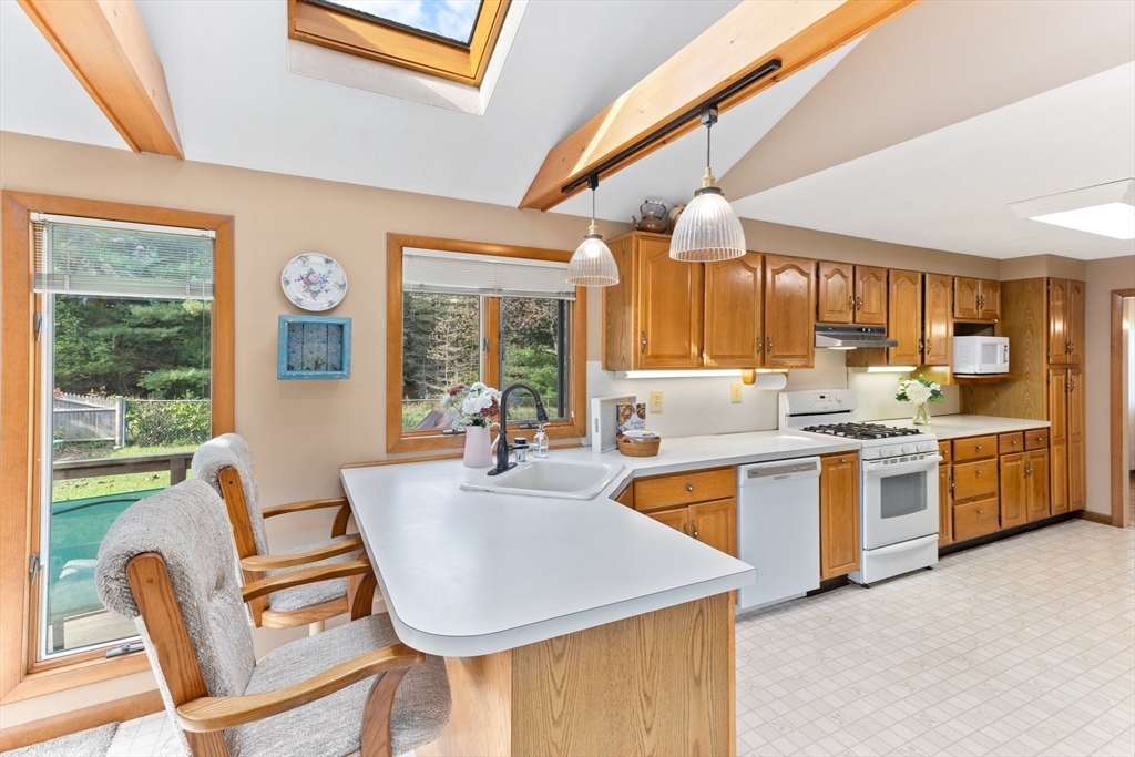 531 Bay Road Sharon, MA 02067 - Photo 11 of 33 Gallery Image 11
