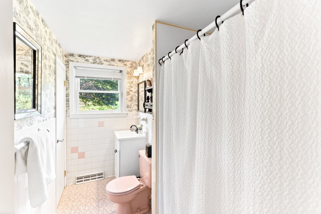 531 Bay Road Sharon, MA 02067 - Photo 24 of 33 Gallery Image 24