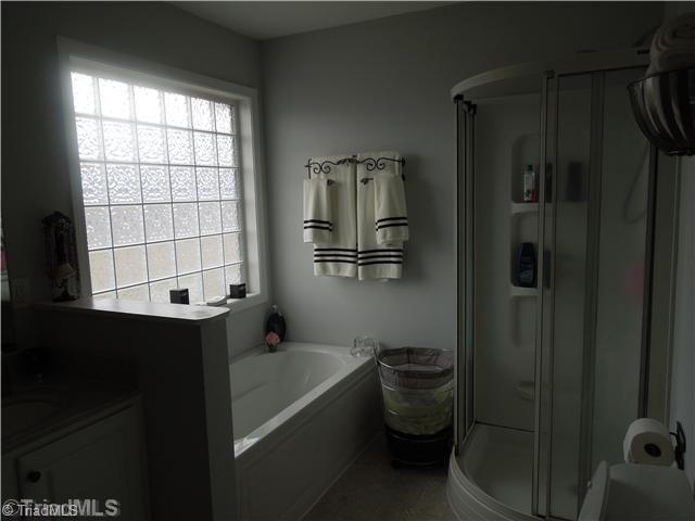 7301 Shoe Road Burlington, NC 27215 - Photo 8 of 14 Master Bath/Spa. Dbl SInks, Garden Tub, Sep Shwr, Walk-in Closet