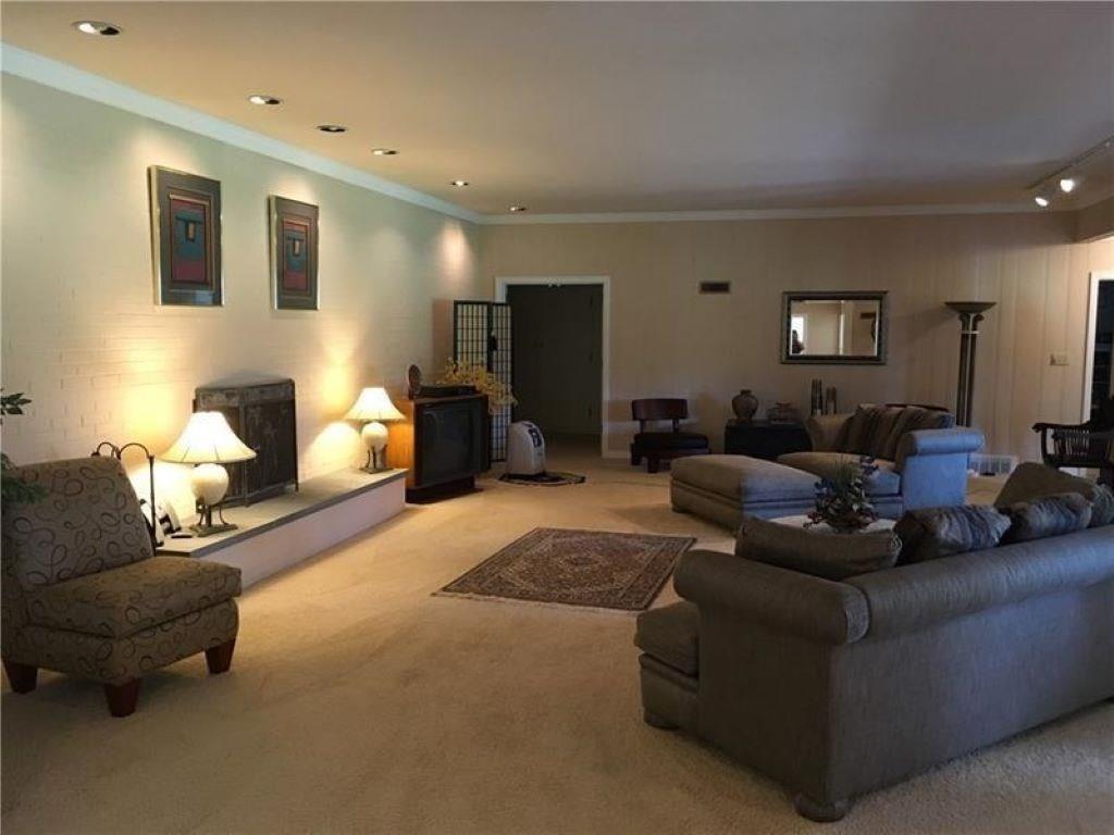 307 Country Club Road Butler, PA 16002 - Photo 5 of 24 Living Room