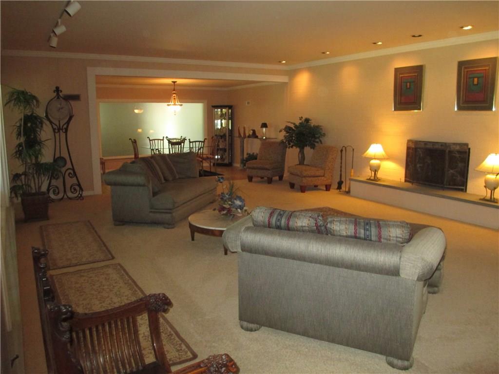 307 Country Club Road Butler, PA 16002 - Photo 6 of 24 Living Room