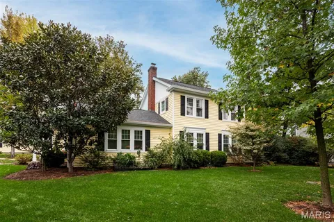 $699,900 | 802 South Berry Road, St. Louis, MO 63122