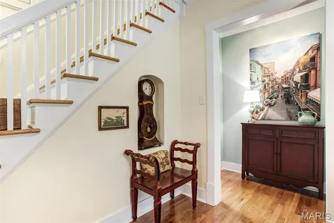 $699,900 | 802 South Berry Road, St. Louis, MO 63122