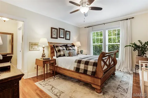 $699,900 | 802 South Berry Road, St. Louis, MO 63122