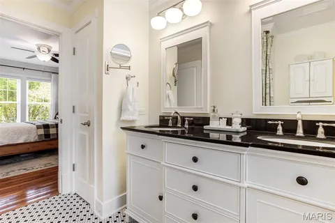 $699,900 | 802 South Berry Road, St. Louis, MO 63122