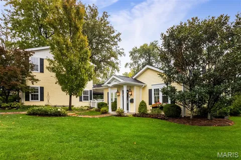 $699,900 | 802 South Berry Road, St. Louis, MO 63122