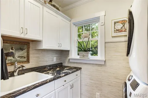 $699,900 | 802 South Berry Road, St. Louis, MO 63122