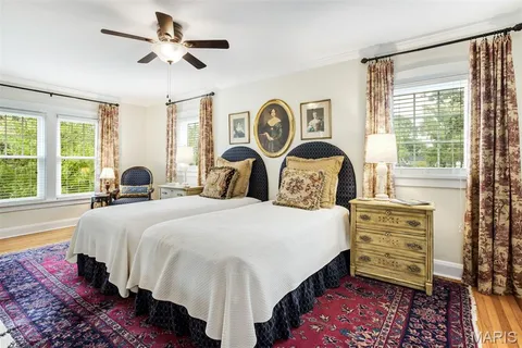 $699,900 | 802 South Berry Road, St. Louis, MO 63122