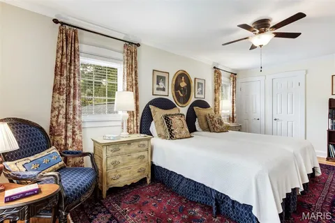 $699,900 | 802 South Berry Road, St. Louis, MO 63122