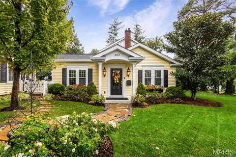 $699,900 | 802 South Berry Road, St. Louis, MO 63122