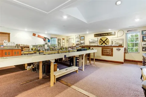 $699,900 | 802 South Berry Road, St. Louis, MO 63122