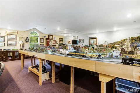 $699,900 | 802 South Berry Road, St. Louis, MO 63122