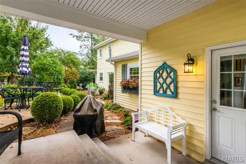 $699,900 | 802 South Berry Road, St. Louis, MO 63122