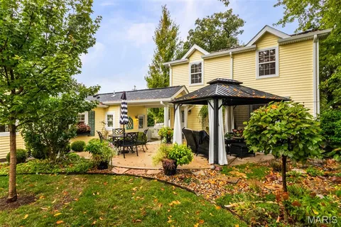 $699,900 | 802 South Berry Road, St. Louis, MO 63122