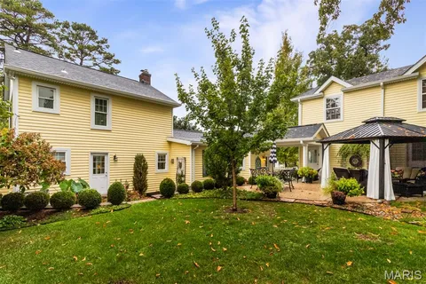 $699,900 | 802 South Berry Road, St. Louis, MO 63122