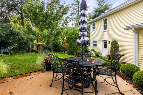 $699,900 | 802 South Berry Road, St. Louis, MO 63122