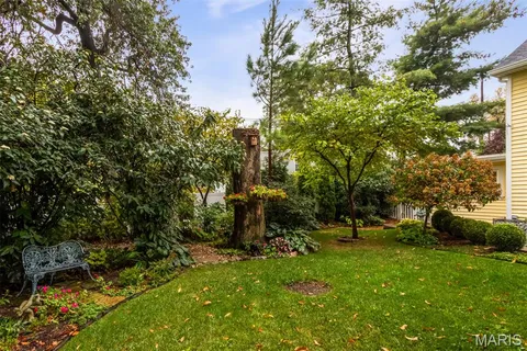 $699,900 | 802 South Berry Road, St. Louis, MO 63122