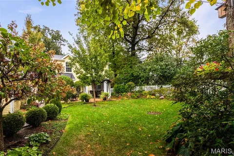 $699,900 | 802 South Berry Road, St. Louis, MO 63122