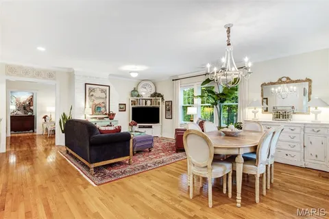 $699,900 | 802 South Berry Road, St. Louis, MO 63122