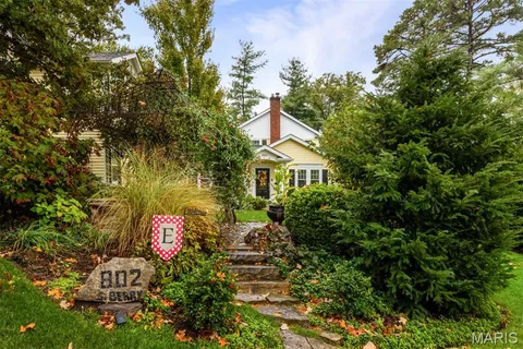 $699,900 | 802 South Berry Road, St. Louis, MO 63122