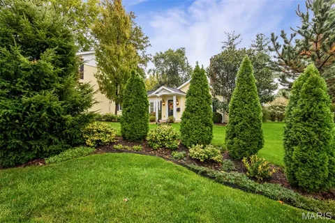 $699,900 | 802 South Berry Road, St. Louis, MO 63122