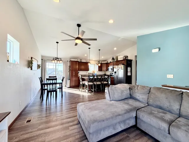 $315,000 | 1727 Grand Avenue, Worthington, MN 56187