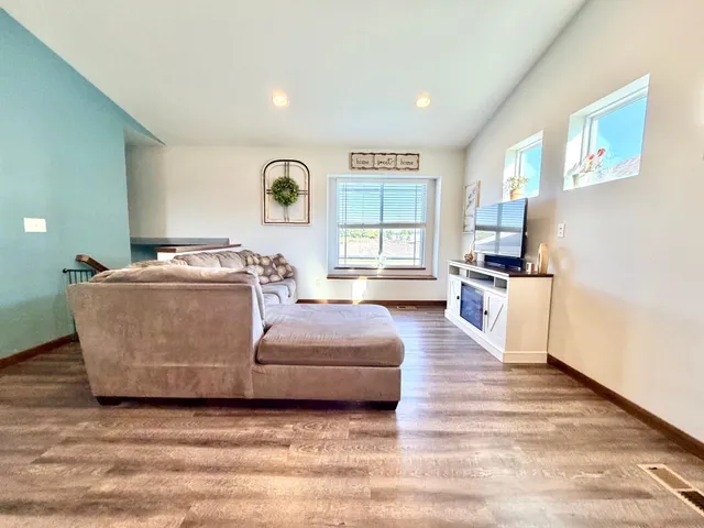 $315,000 | 1727 Grand Avenue, Worthington, MN 56187