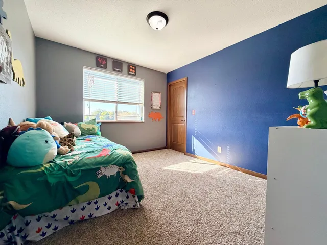 $315,000 | 1727 Grand Avenue, Worthington, MN 56187