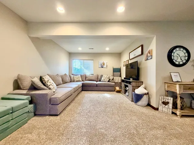 $315,000 | 1727 Grand Avenue, Worthington, MN 56187