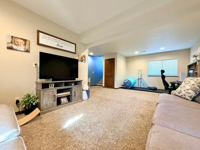 $315,000 | 1727 Grand Avenue, Worthington, MN 56187