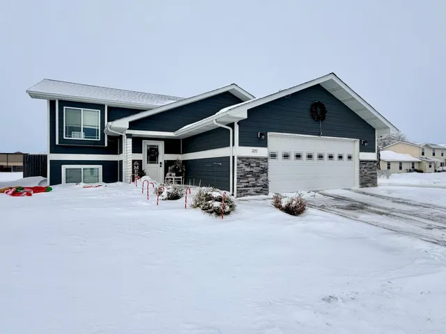 $315,000 | 1727 Grand Avenue, Worthington, MN 56187