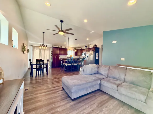 $315,000 | 1727 Grand Avenue, Worthington, MN 56187