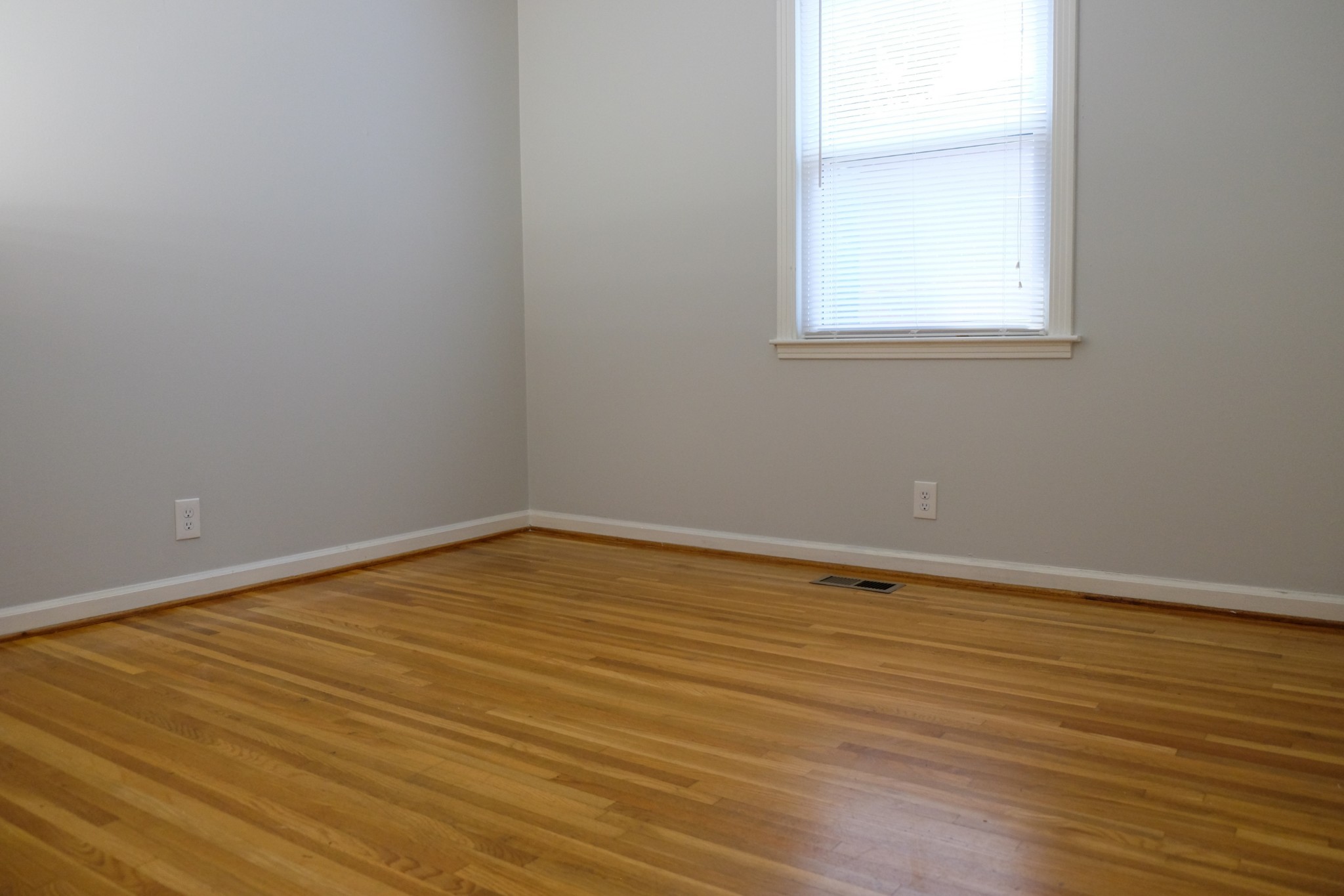 2810 Valley Road Nashville, TN 37215 - Photo 10 of 10 an empty room with wooden floor and windows