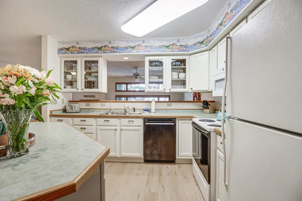$645,000 | 6508 Aspenwood Drive, Unit 6508, Tofte, MN 55615