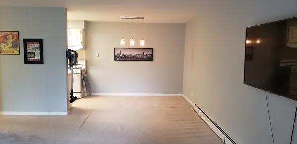 $162,900 | 1198 Royal Glen Drive, Unit 121C, Glen Ellyn, IL 60137