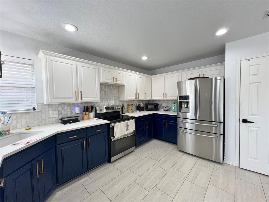 717 Ridgehill Drive Burleson, TX 76028 - Photo 2 of 18