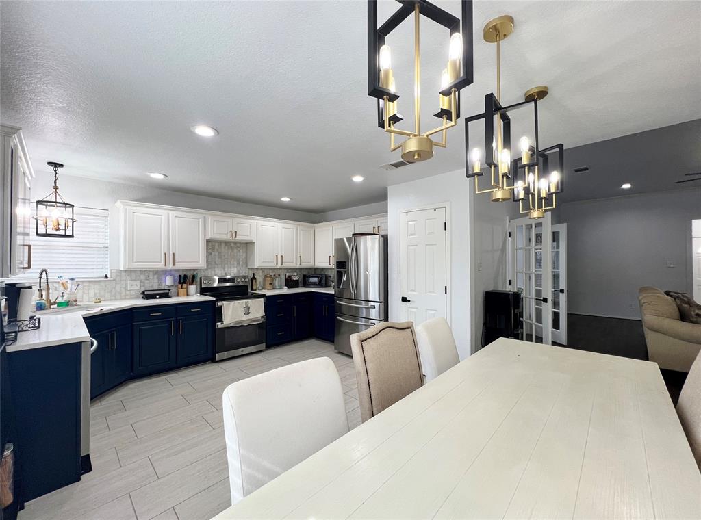 717 Ridgehill Drive Burleson, TX 76028 - Photo 4 of 18