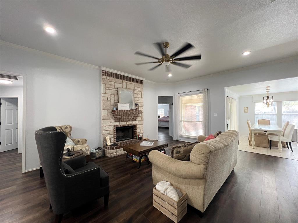 717 Ridgehill Drive Burleson, TX 76028 - Photo 5 of 18