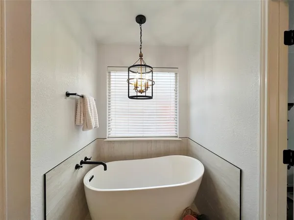 $2,795 | 717 Ridgehill Drive, Burleson, TX 76028