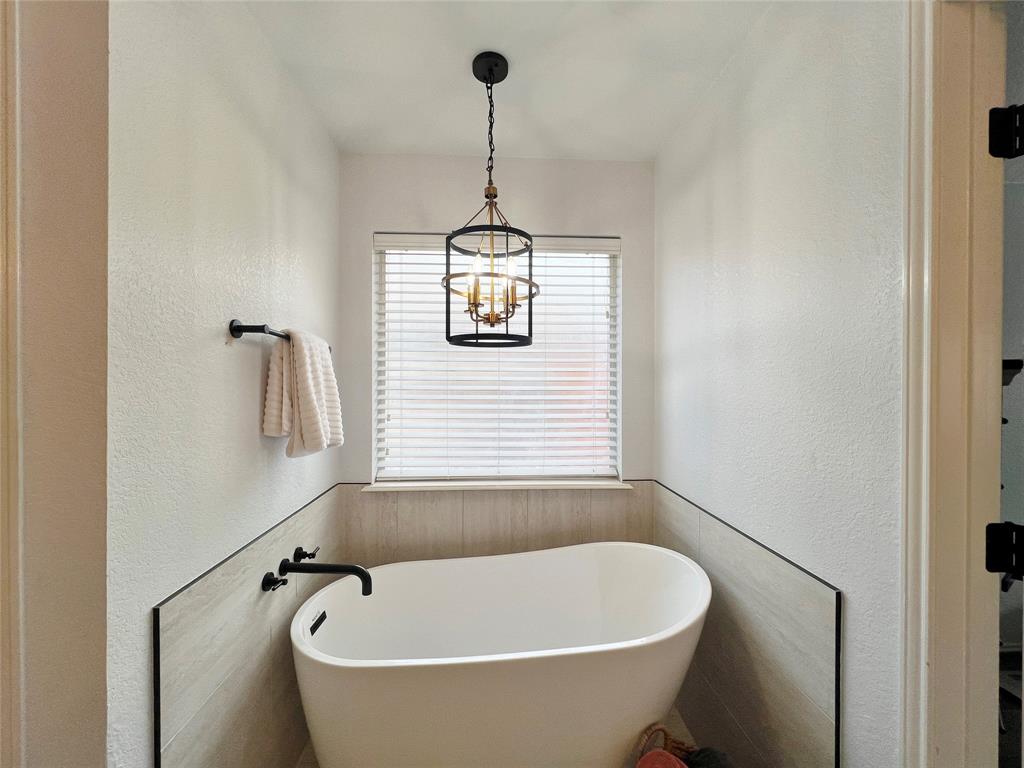 717 Ridgehill Drive Burleson, TX 76028 - Photo 9 of 18