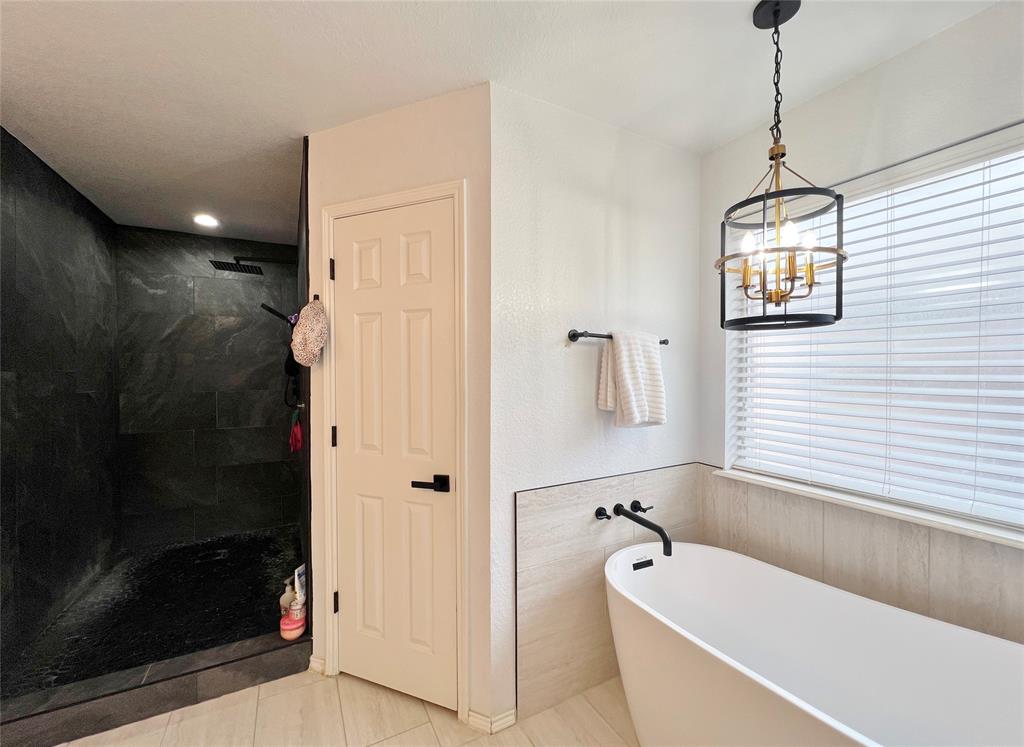 717 Ridgehill Drive Burleson, TX 76028 - Photo 10 of 18