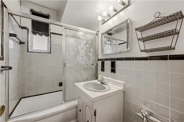 a view of living room washer and dryer