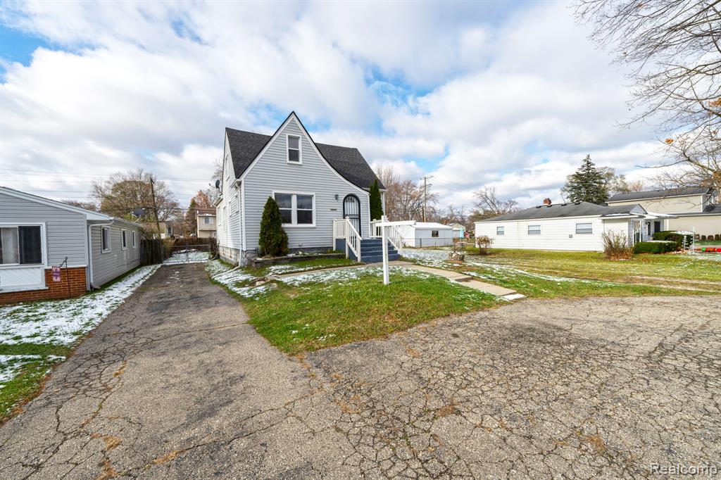 20085 Inkster Road Livonia, MI 48152 - Photo 4 of 36