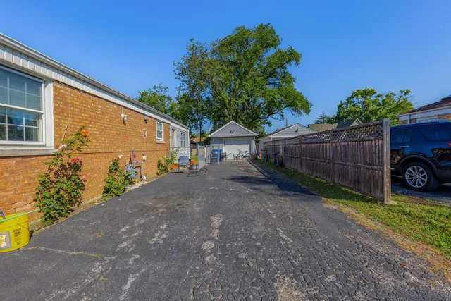 a view of a back yard of the house