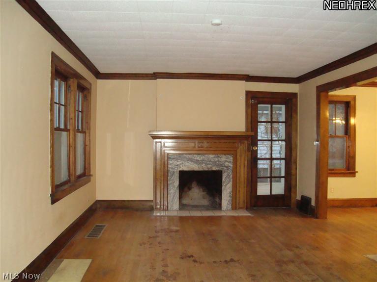 1642 Maple Road Cleveland Heights, OH 44121 - Photo 3 of 21 Living Room
