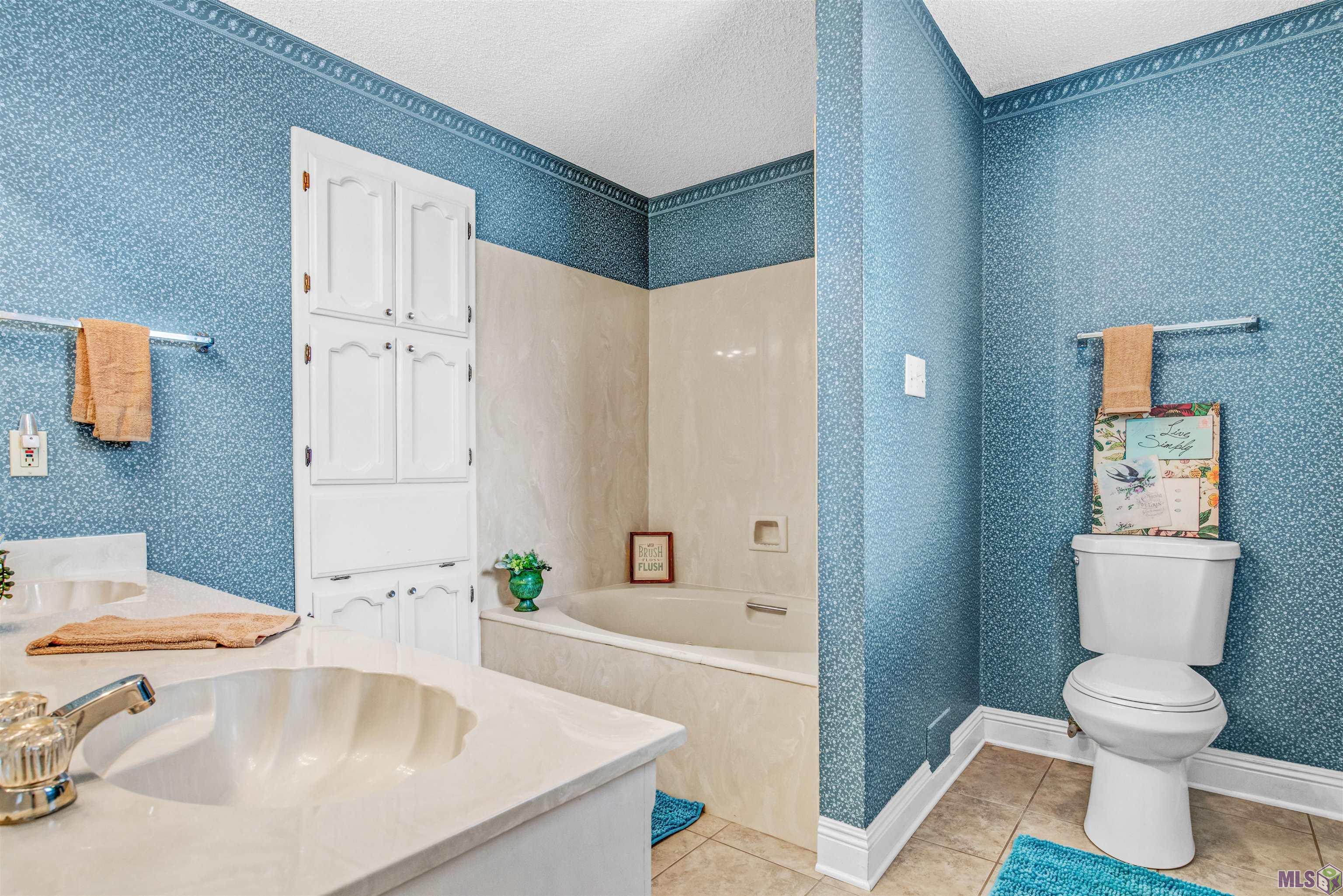 2338 Riverside Drive Port Allen, LA 70767 - Photo 10 of 25