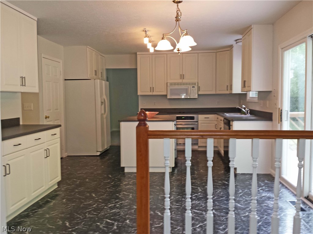 39650 Aurora Road Solon, OH 44139 - Photo 5 of 27 Kitchen