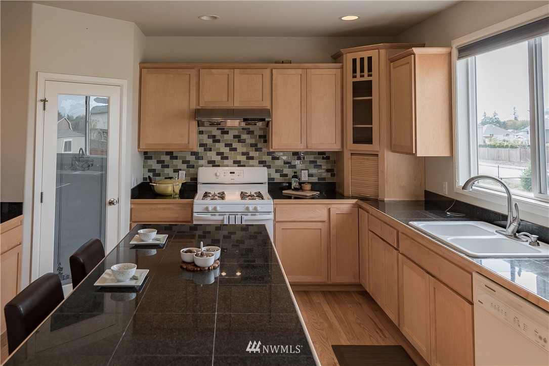 351 Nile Place Northeast Renton, WA 98059 - Photo 4 of 15 Gallery Image 4