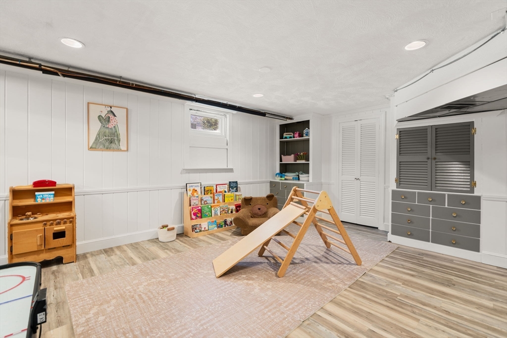141 Hampshire Road Wellesley, MA 02481 - Photo 30 of 33 Gallery Image 30