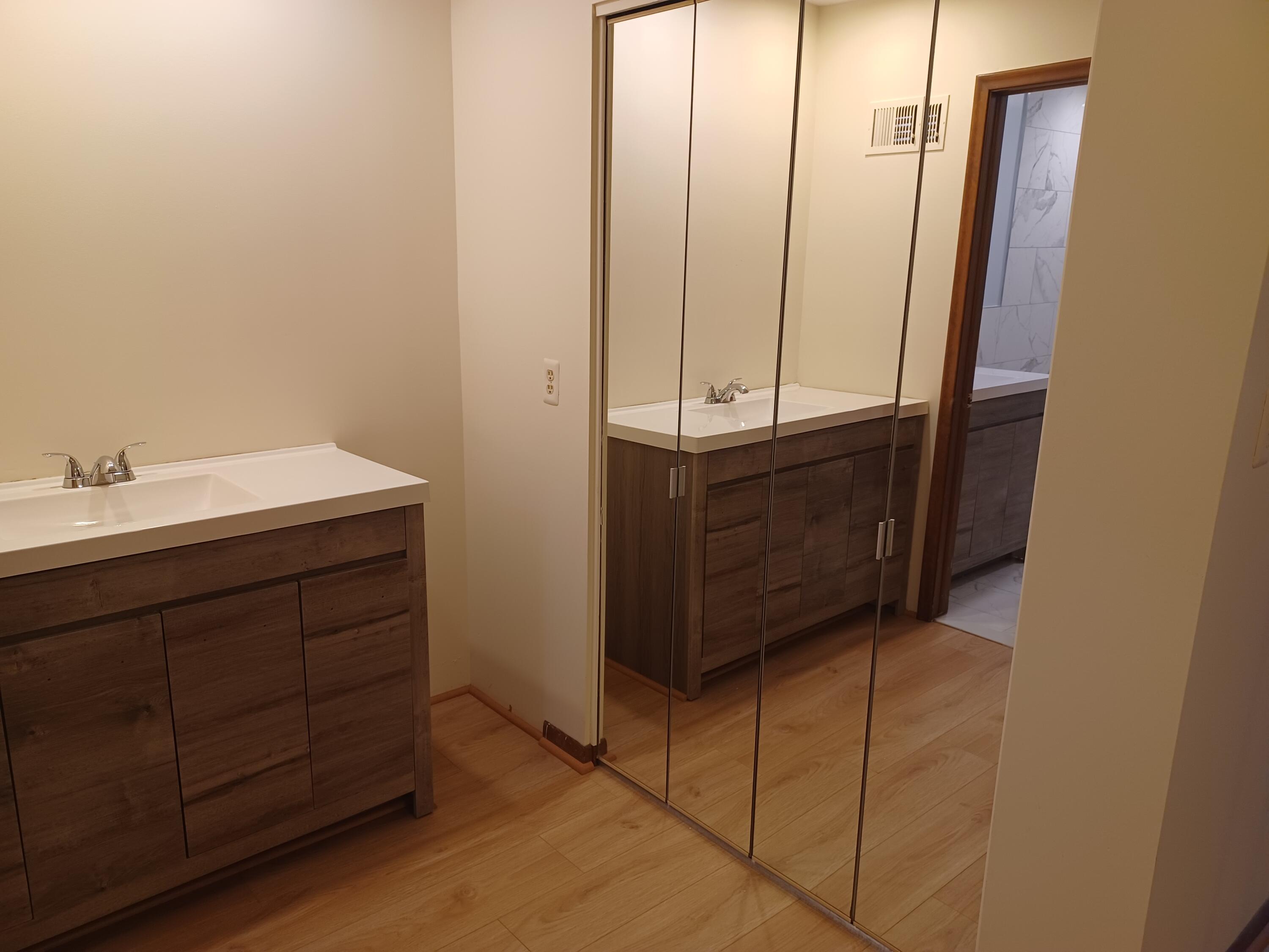 7435 Bridge Way West Bloomfield, MI 48322 - Photo 13 of 30 Primary Bathroom